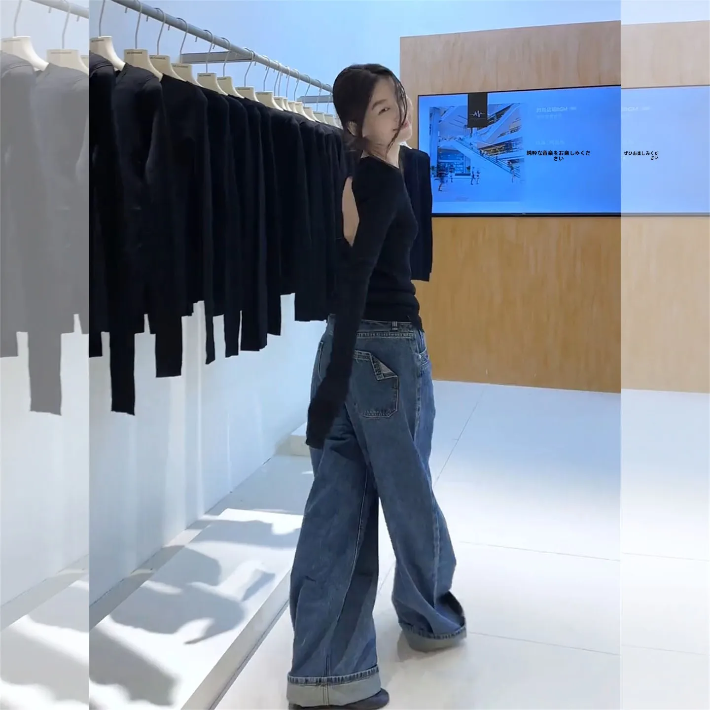 黒ニットコーデで失敗しない方法は？秋のスタイリッシュなセットアップが解決する