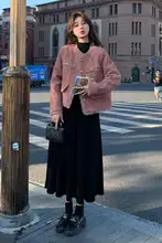 秋のスタイリッシュな女性用コートと黒いドレス【小香風・二点セットアップ対応】