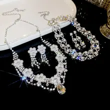 華やかな花モチーフの水滴パールネックレス＆ピアス【上品な雰囲気・軽やかなデザイン】（セットア  ップ対応）