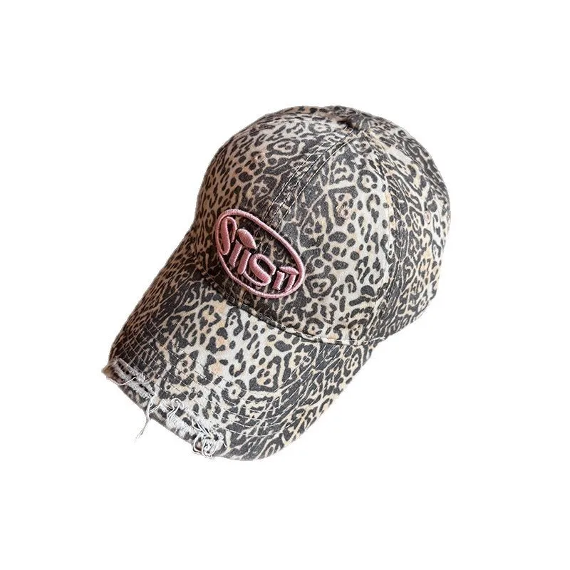 レトロ風レオパード柄キャップ：刺繍入りの女性向けベースボールハットの実用性とデザイン分析