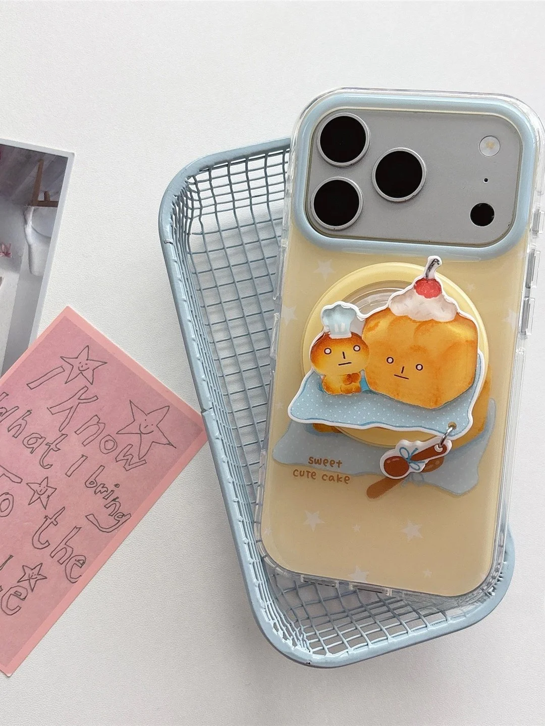 スマホ用マグネットスタンド：iPhone対応のインスタ風デザインでスマートフォンを安定的に固定