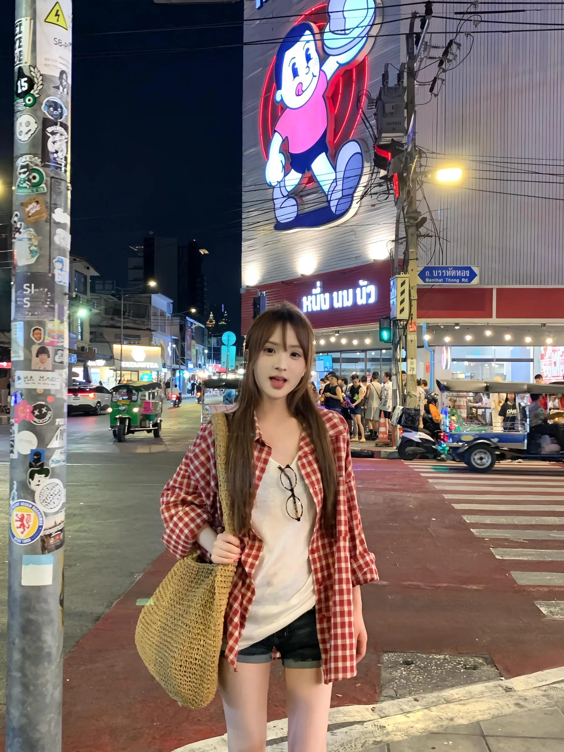 赤チェックシャツをどう選ぶ？夏のcitywalkに最適な着こなしの秘密を解き明かす