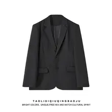 高級感あるブラックテーラードジャケット【春用・フィット・ビジネススタイル】