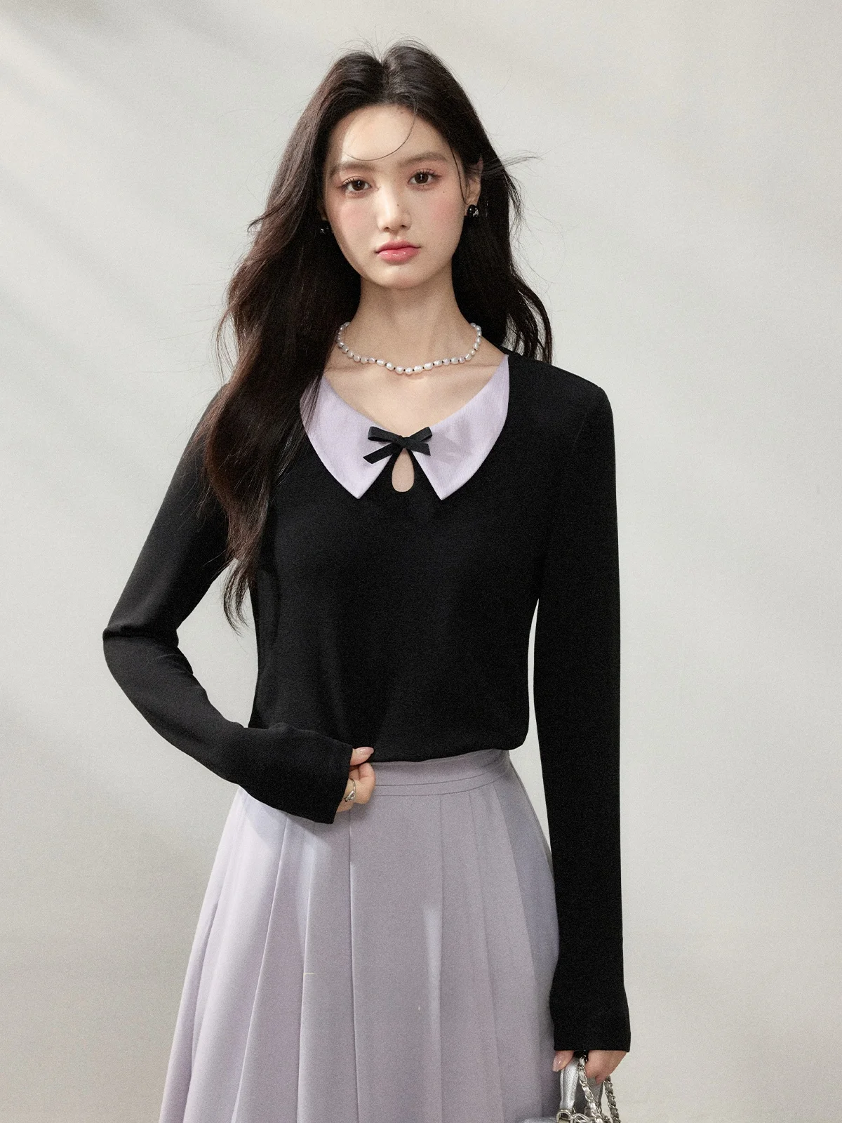 バイカラー蝶結びデザインの黒いボックスTシャツ【長袖・ダークカラー・女性用】