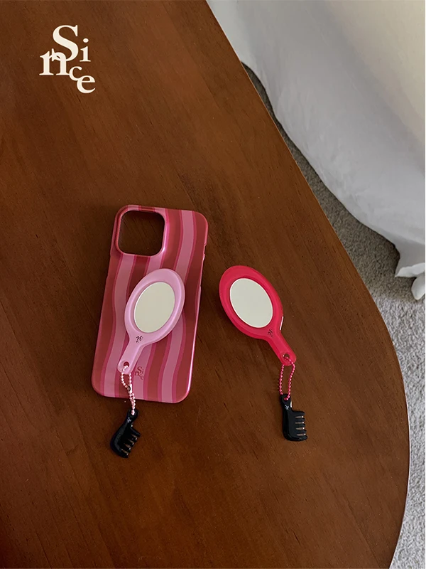 スマホを立てる「やつ」って何？実は、これ1つで通勤のストレスが半分に！