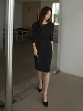 シンプルなデザインの黒いオフショルダー通勤ワンピース【フランス風・フィットタイプ】
