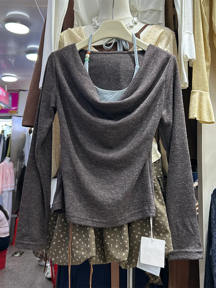 柔らかいデザインのダンテイネックニットトップス【長袖・ひだ付き】（セットアップ対応）