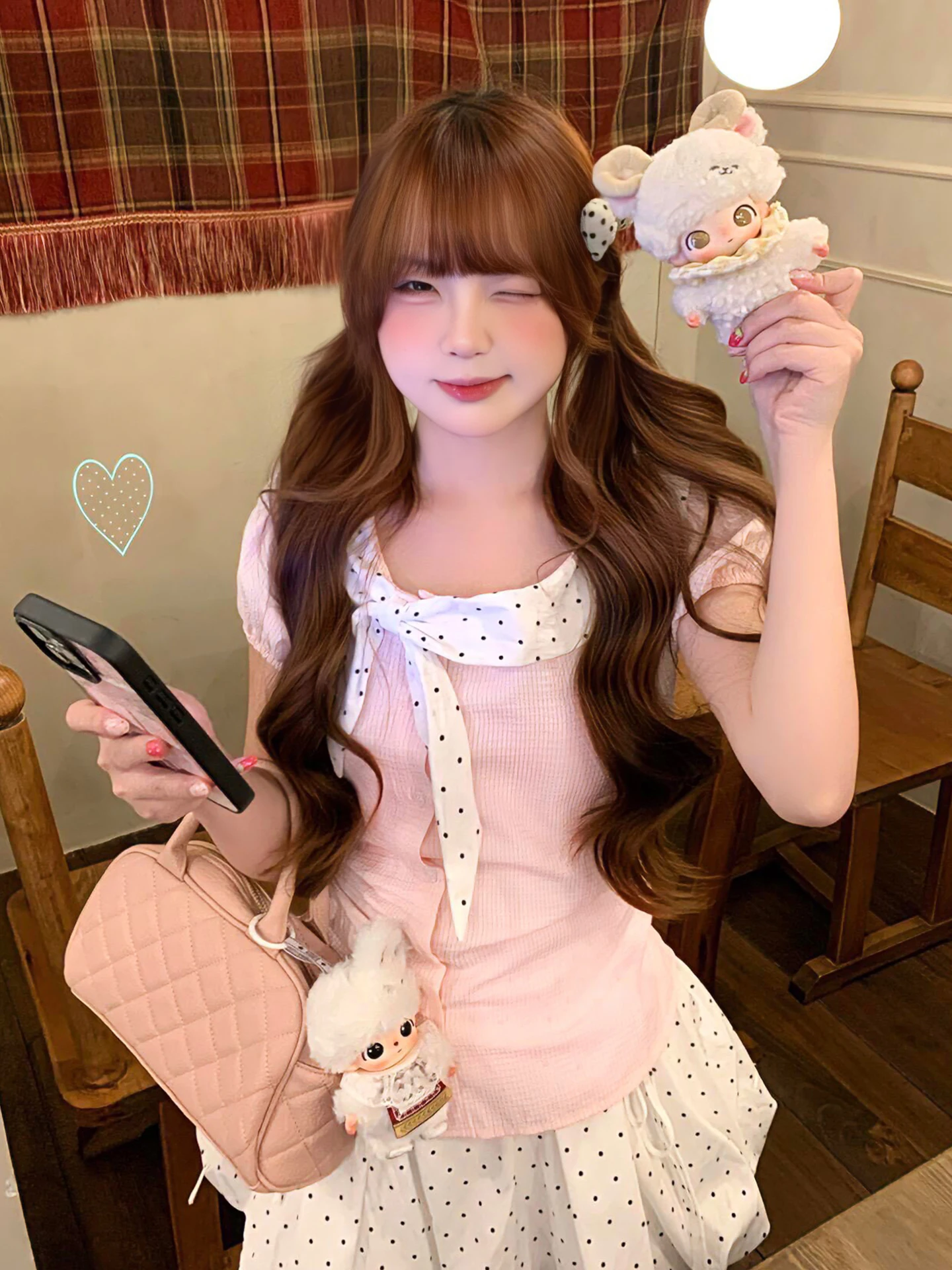 ピンクコーデを夏に着るなら、どう選ぶ？