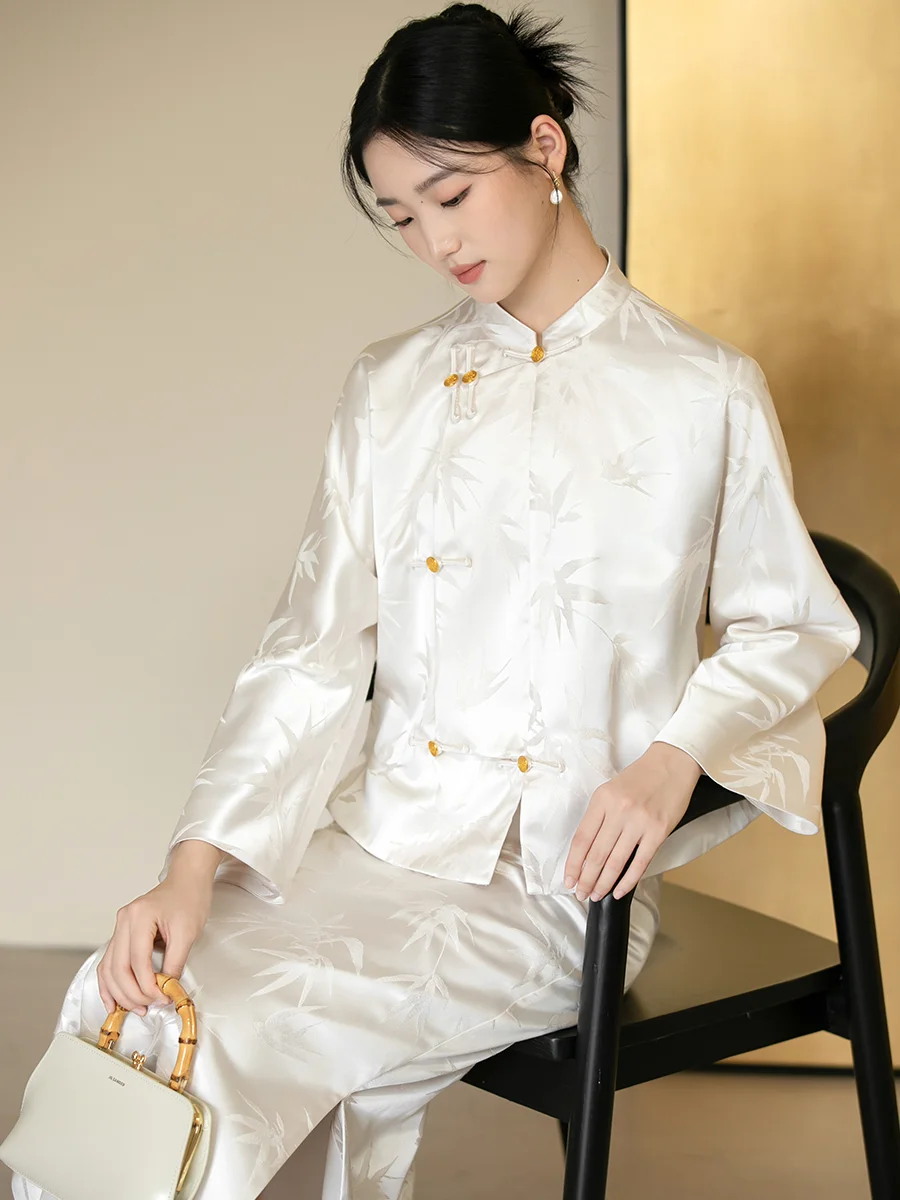茶色の服：中式デザインの外套セットアップ対応の実用性とシーン別適用