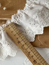 レース刺繍の花柄コットン生地【花びらデザイン・幅広・ドレープ加工】