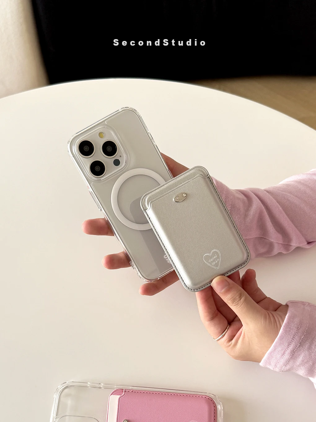 secondstudio ハンドペイントハートデザインのレザー携帯ケース：透明・iPhone用・カードポケット付きのファッションと機能のバランス