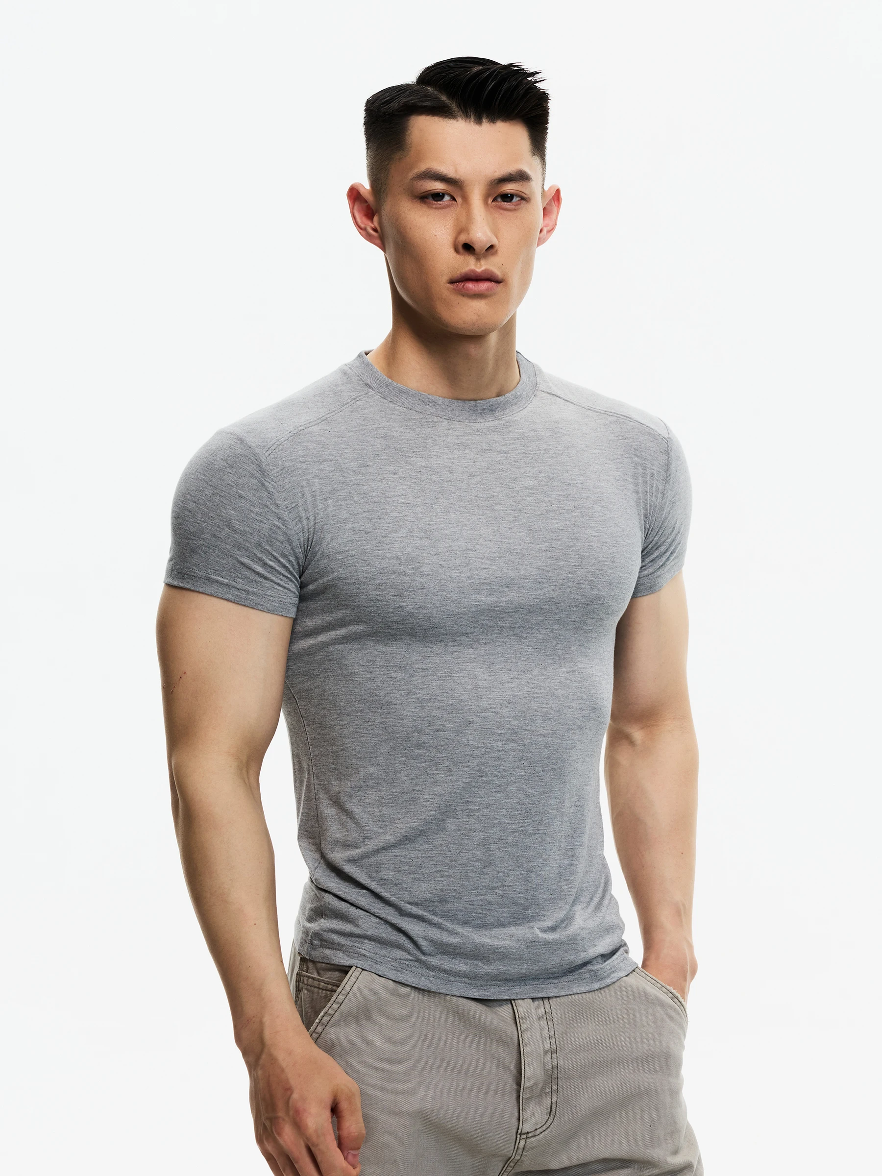 メンズTシャツが似合う体型選びで迷うなら、この1点で解決できる？
