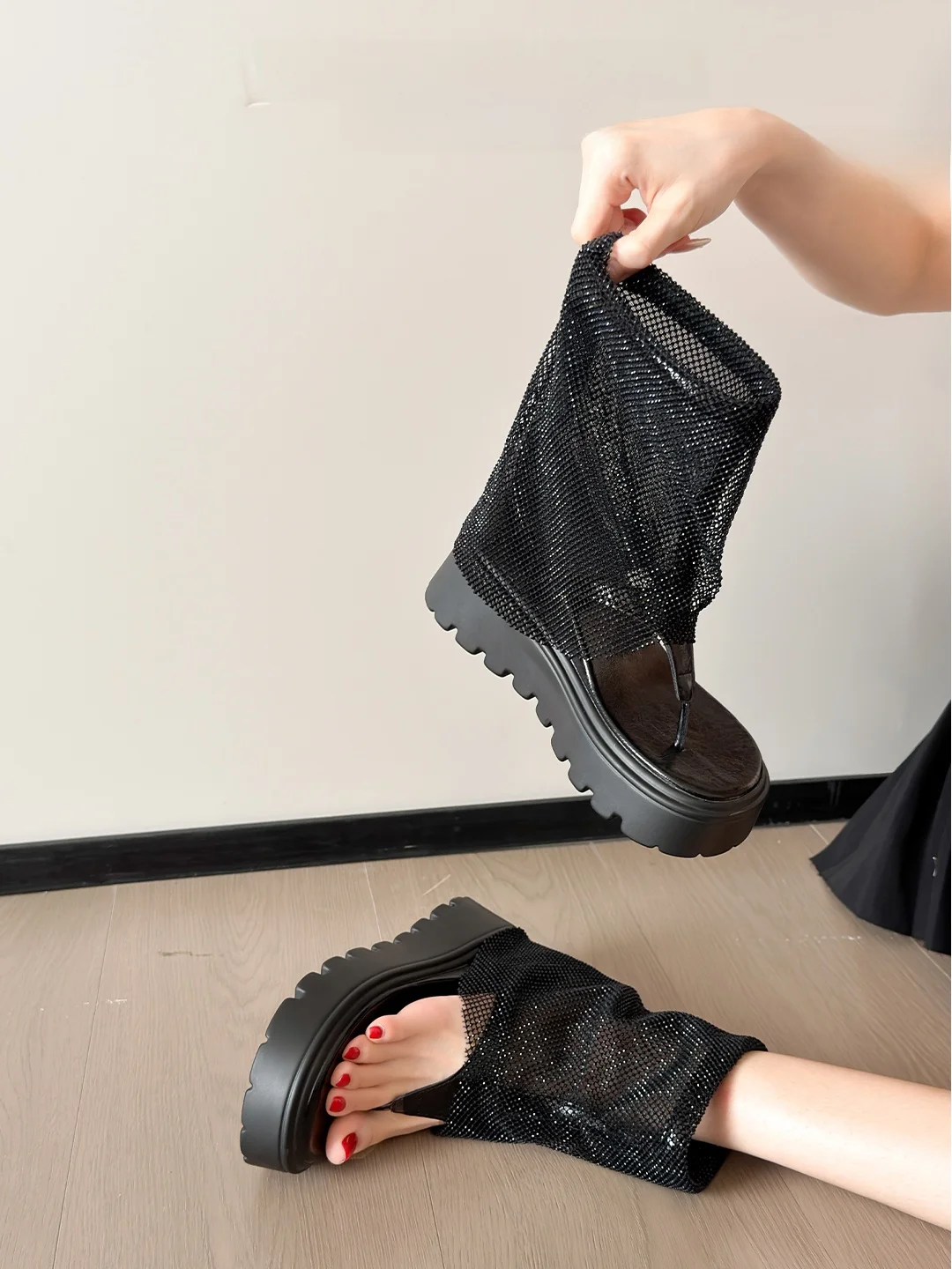 厚底サンダル 靴下 ダサい おすすめ4選は？なぜ今、男性も女性も注目しているのか
