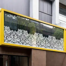 純白の透過レース調窓用フィルム【プライバシー保護・デザートカフェ用アート】