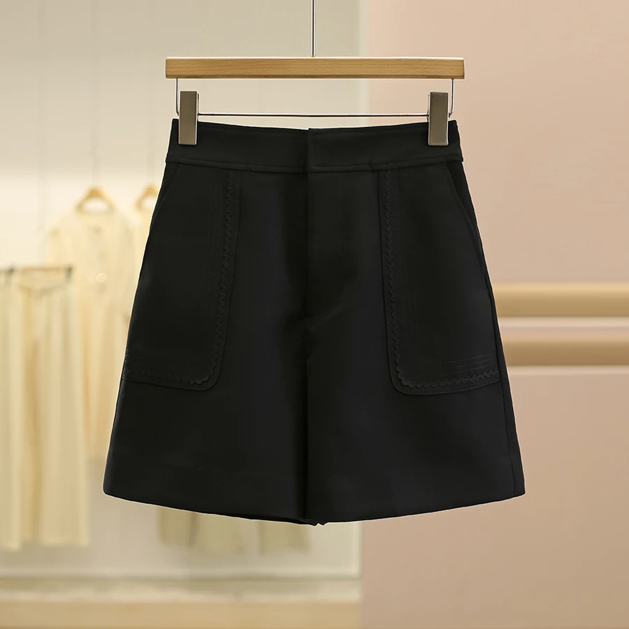 ハイウエストフレアパンツを選ぶべきタイミングは？低身長や骨格ストレートの女性にこそおすすめ