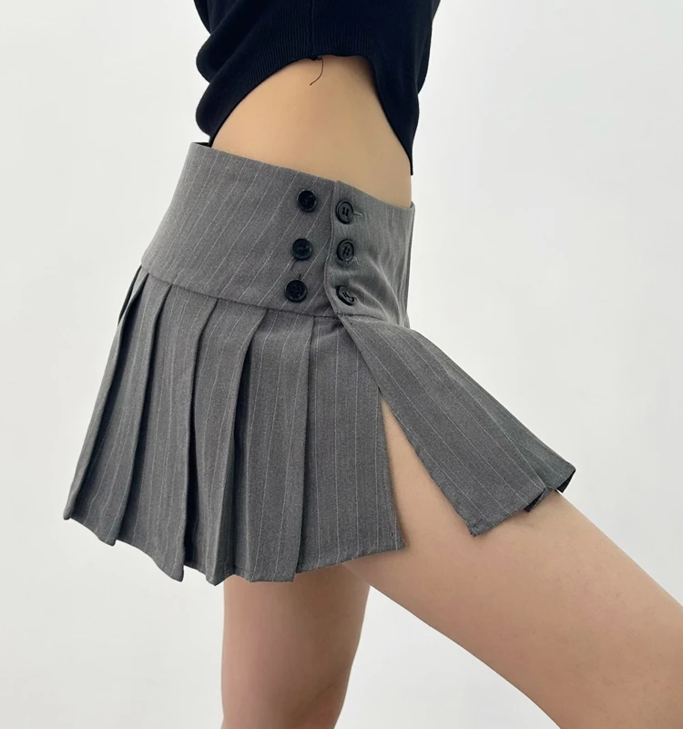 低身長でバランスの取れたファッションをどうやって見つけられるか？ストライプの超短ミニスカートが解決するリアルなシーン