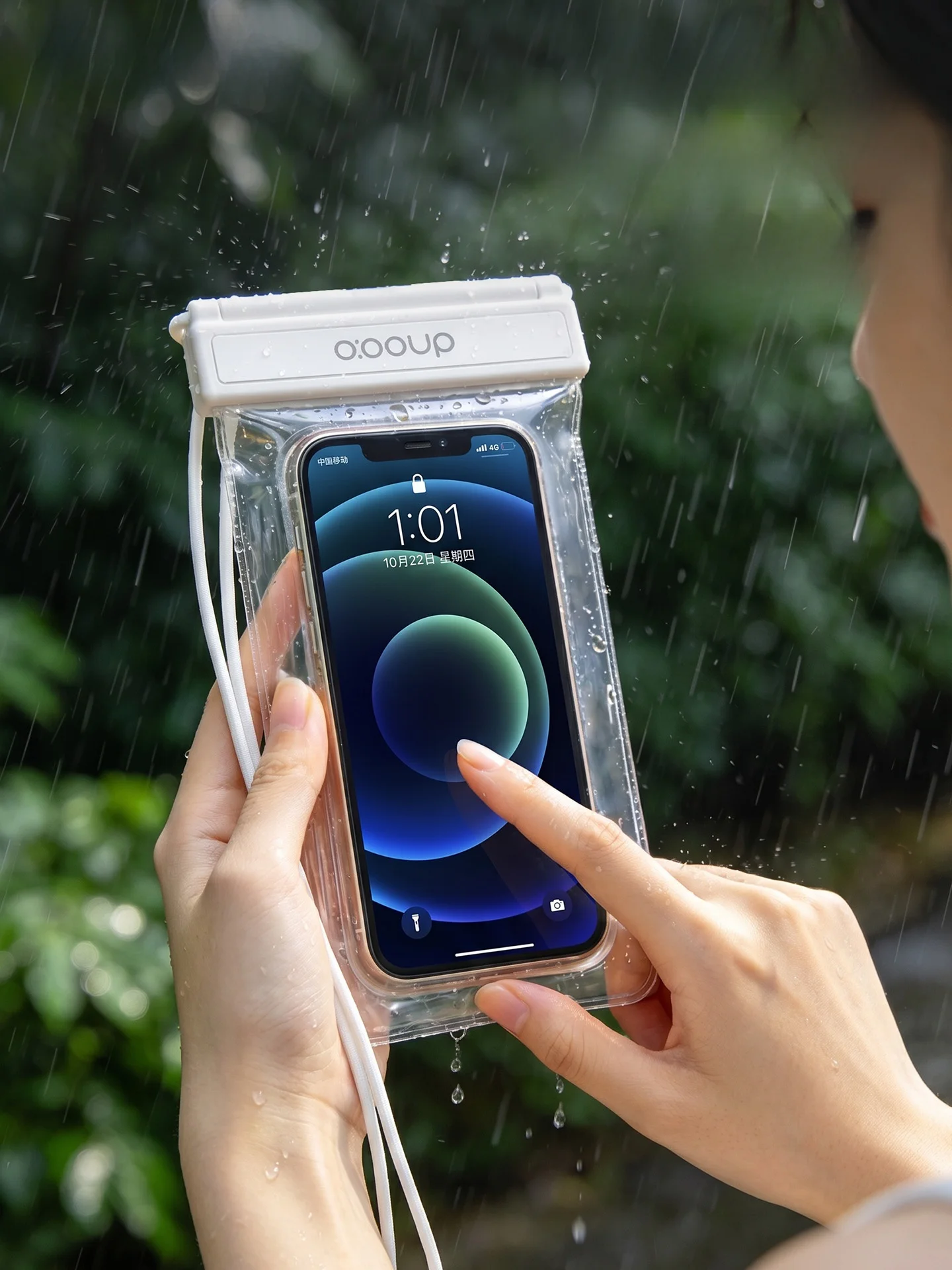 スマホガジェットを選ぶときに迷うのは、本当に防水ケースなのか？