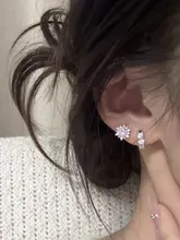 ミルキーウェイデザインの煌めく雪花ジルコニアピアス【チタン製・高級感・耳骨用・耳厨用】