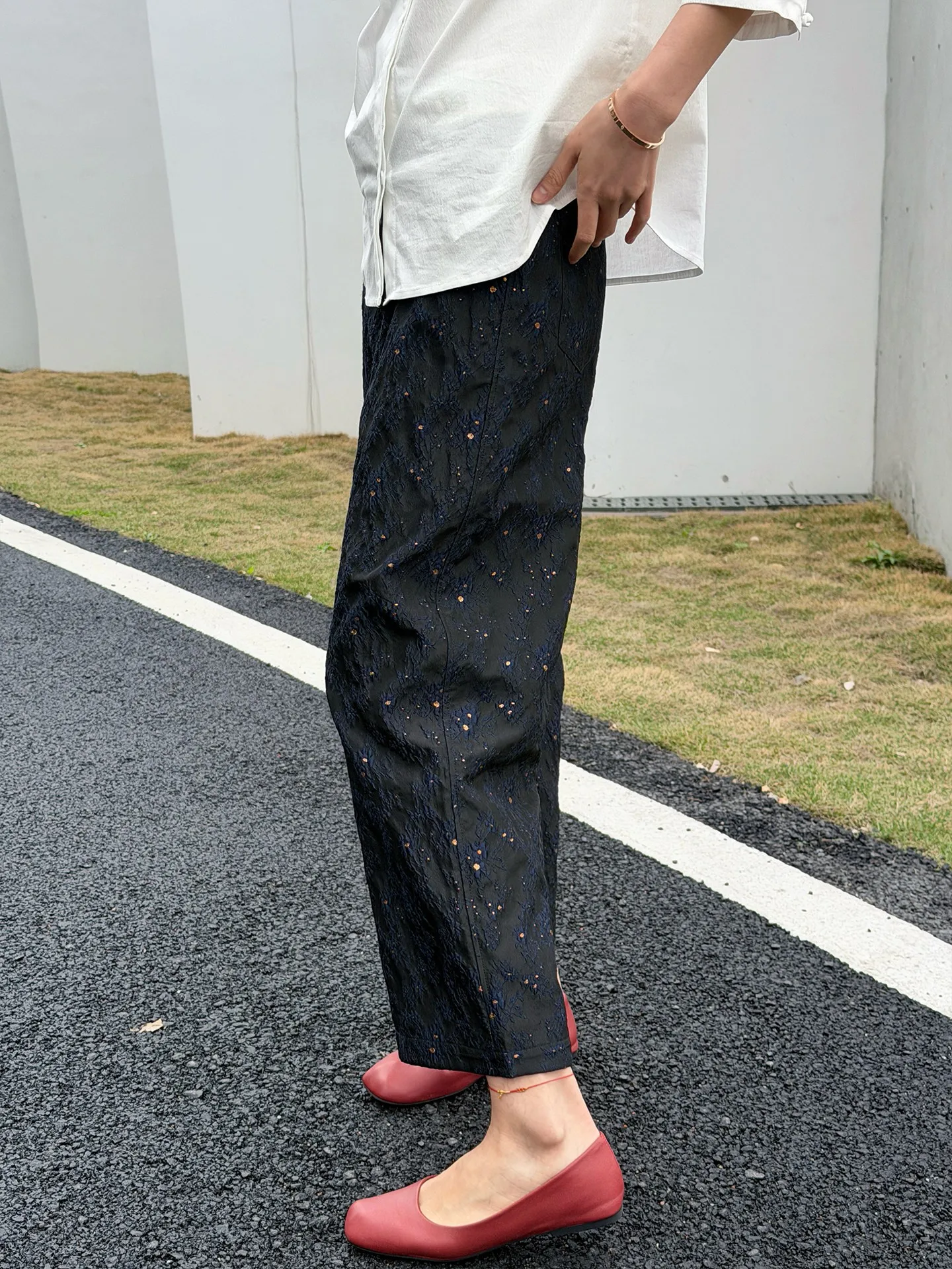 カジュアルパンツ レディースで悩むなら、クロップドパンツ レディースは本当に必要？