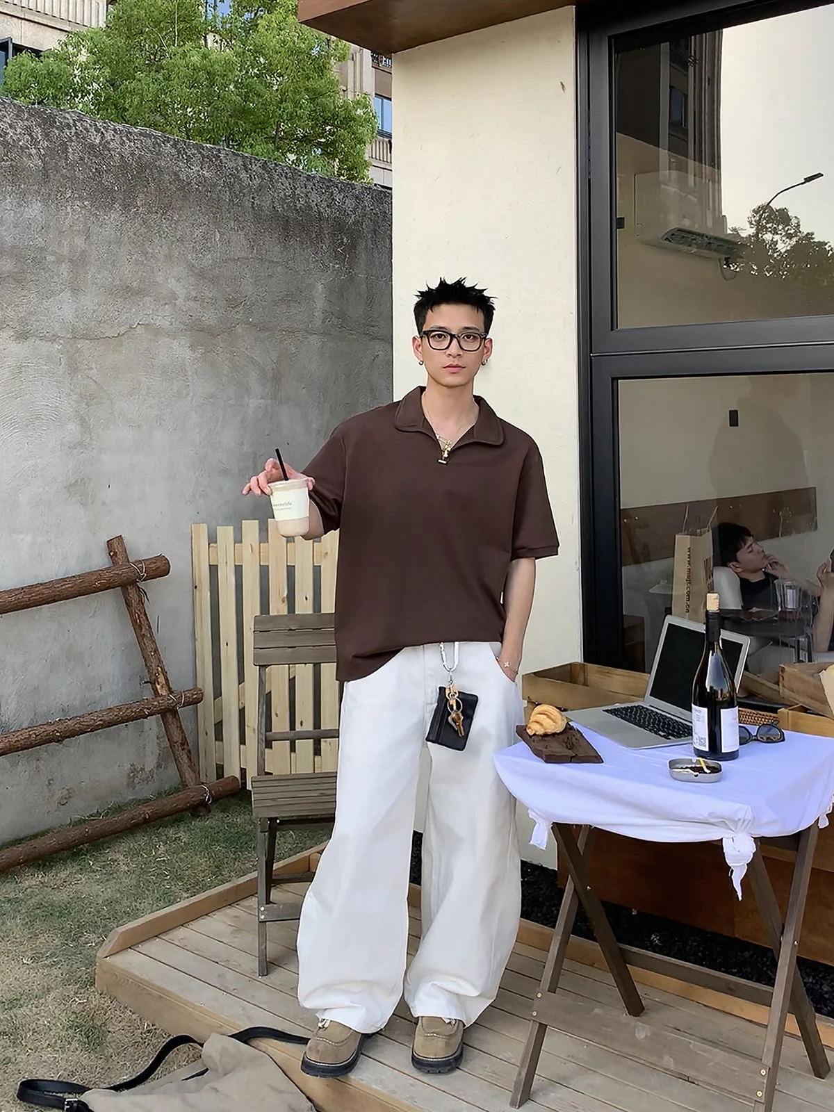VネックTシャツ メンズはフレームネックに比べて、本当に通気性が良いの？