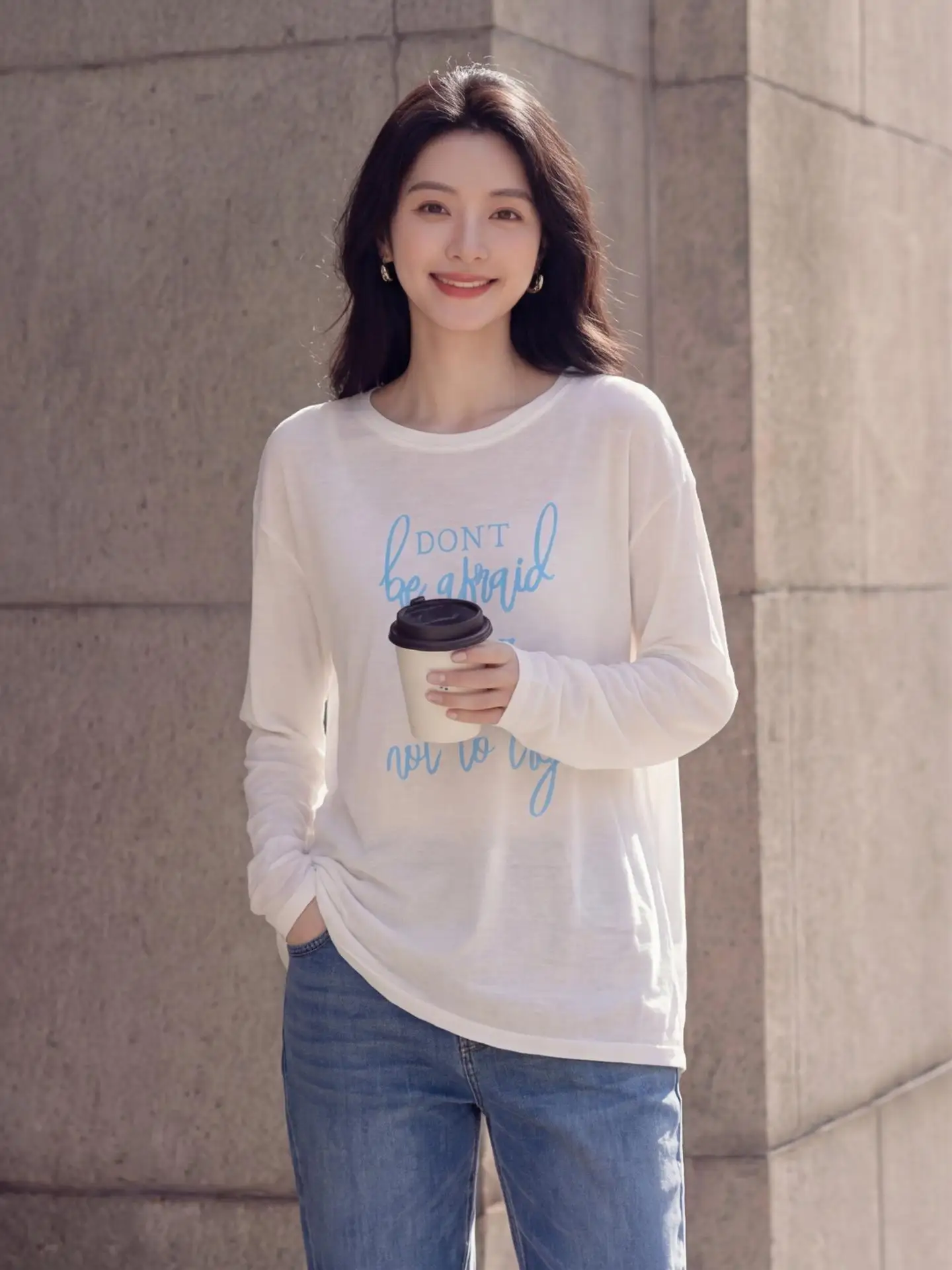 日焼けに強いTシャツはどう選ぶ？通勤風の白い長袖Tシャツが解決する夏の悩み