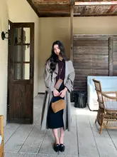 カーキ色の中長丈トレンチコート【女性用・エレガントなシルエット】