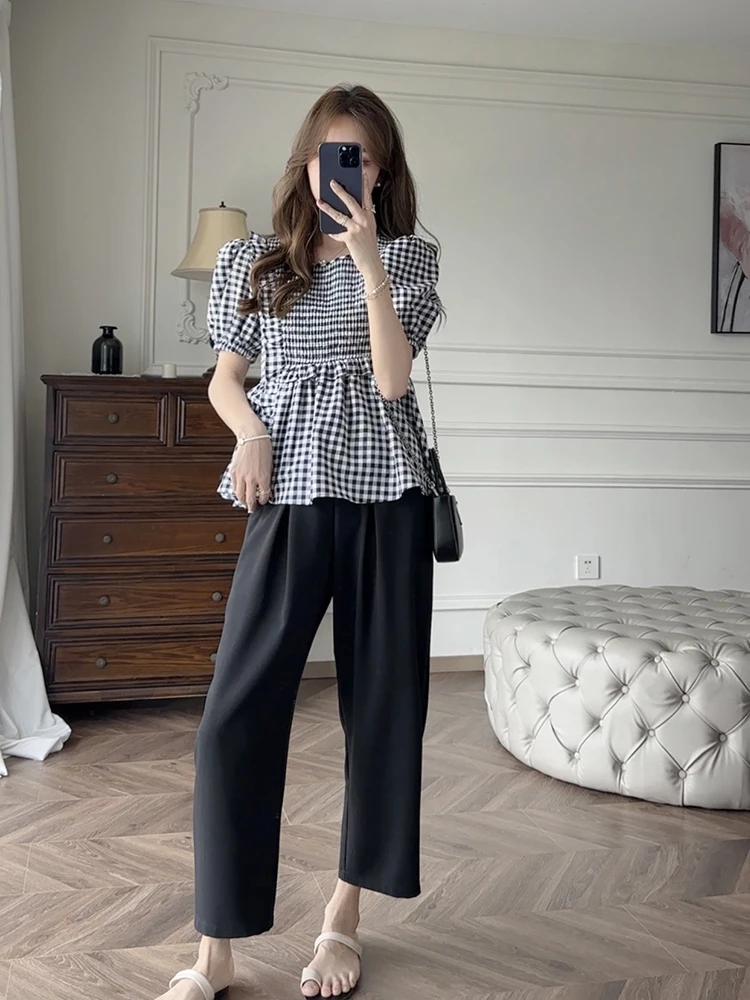 女性夏用ハイウエストストレートパンツ：ドレープ感とコクーン型のフィット感を実現