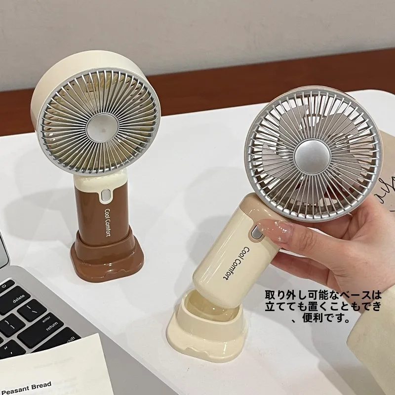 サーキュレーターとファン、どちらが家に合うの？実は「兼用」の小さな扇風機が意外に強い