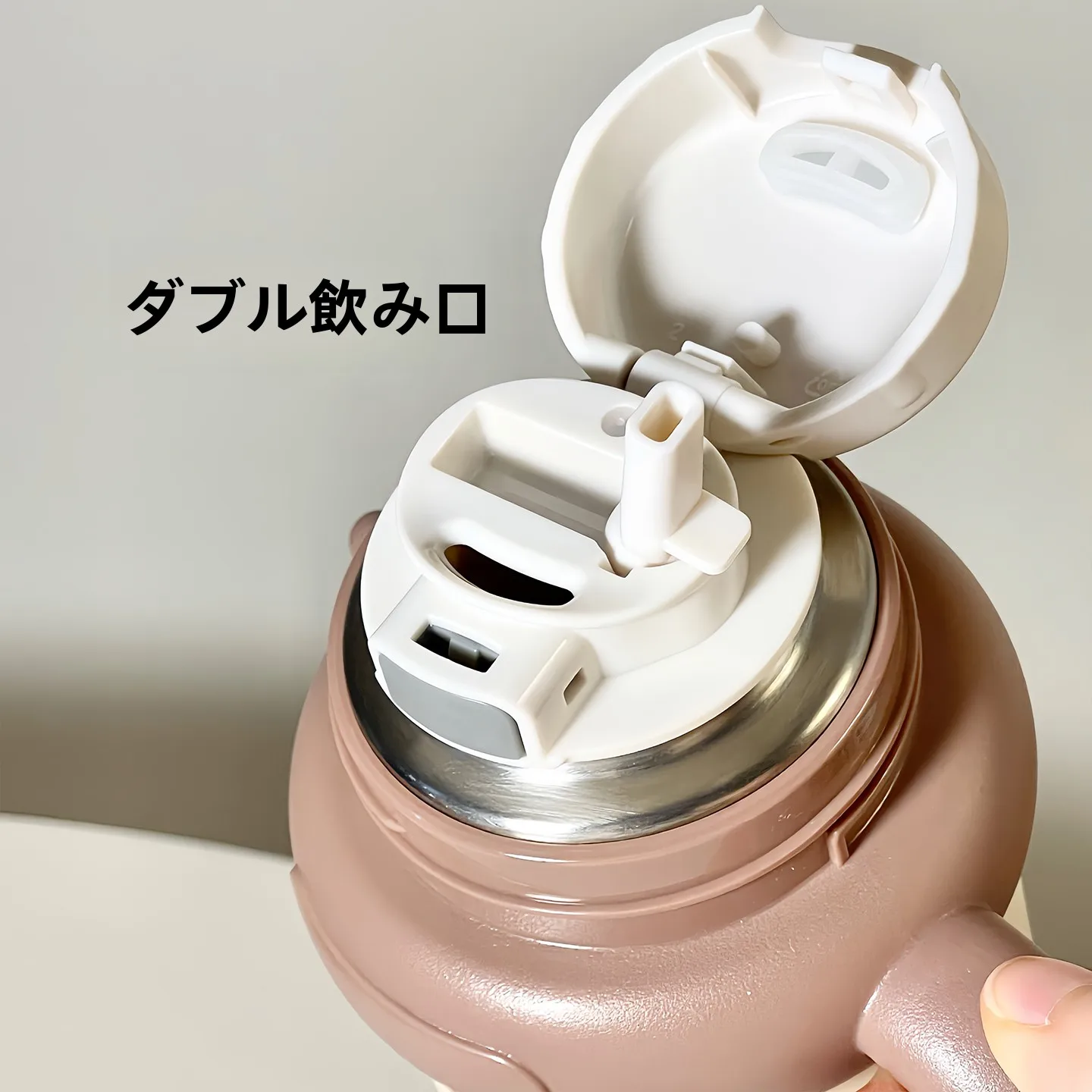 レトロ保温ボトル：カラフルなストラップと大容量で実用性を実現