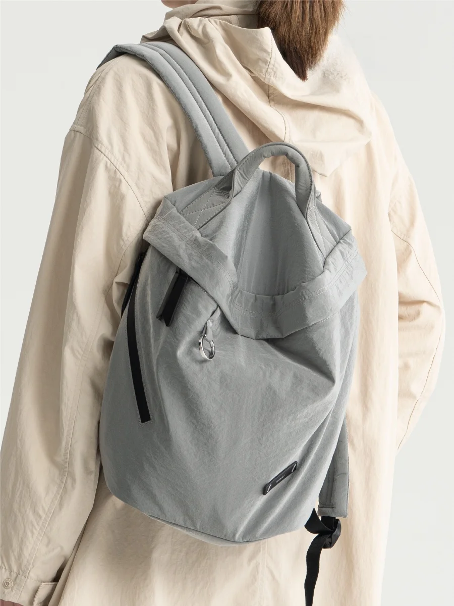 日中の移動に最適なdaypackは、本当に「軽さ」と「防水性」が勝る？