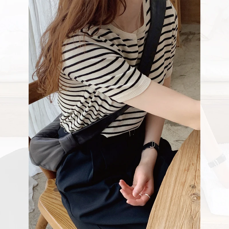 大人可愛い服 40代コーデの秘密：アイスシルクストライプニットのバランス術