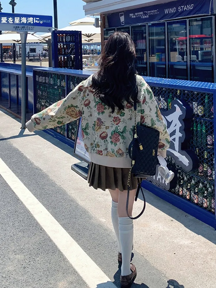 野球ユニフォームの私服としてどう選ぶ？刺繍フラワープリントジャケットが解決する、日常のスタイル悩み