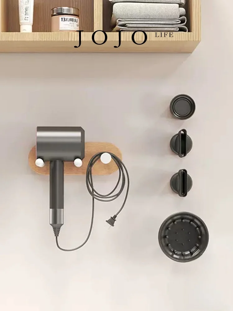 天然木製のドライヤースタンド【和風デザイン】：天井物干しDIYで実現可能なシンプルで機能的な設置方法
