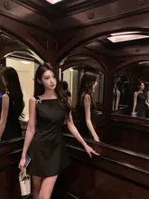 シンプルで洗練されたデザイン！黒のキャミソールワンピース【大きく開いた背中・セクシー】