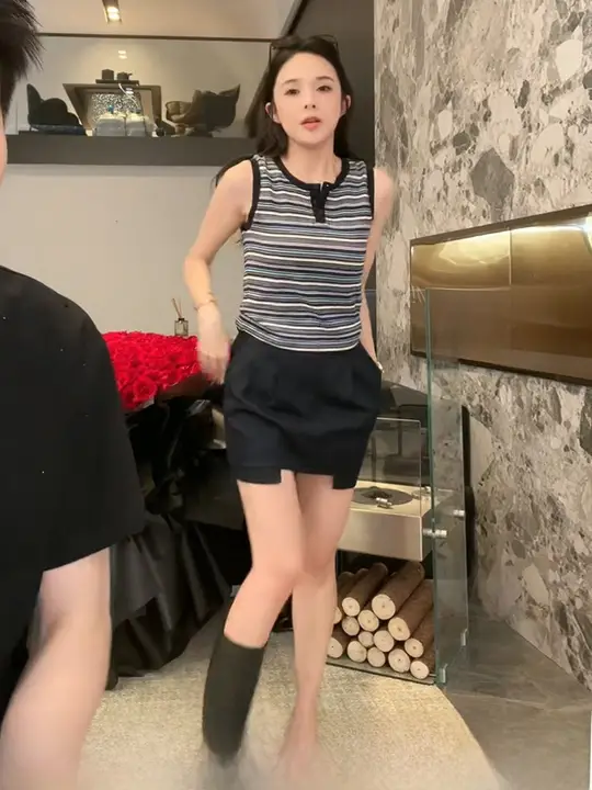 高腰デザインのフィットショートパンツ【薄手・ワイドレッグ・ブルー】