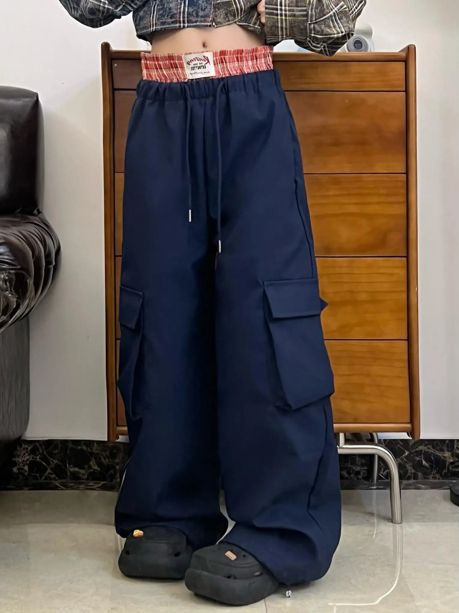カーゴパンツ コーデ レディース 完全ガイド ハイウエストワイドレッグの実際の着こなし