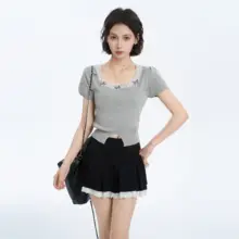 グレーのレーススクエアネックパフスリーブニット短袖Tシャツ【女性用・フィット感・ウエストシェイプ】