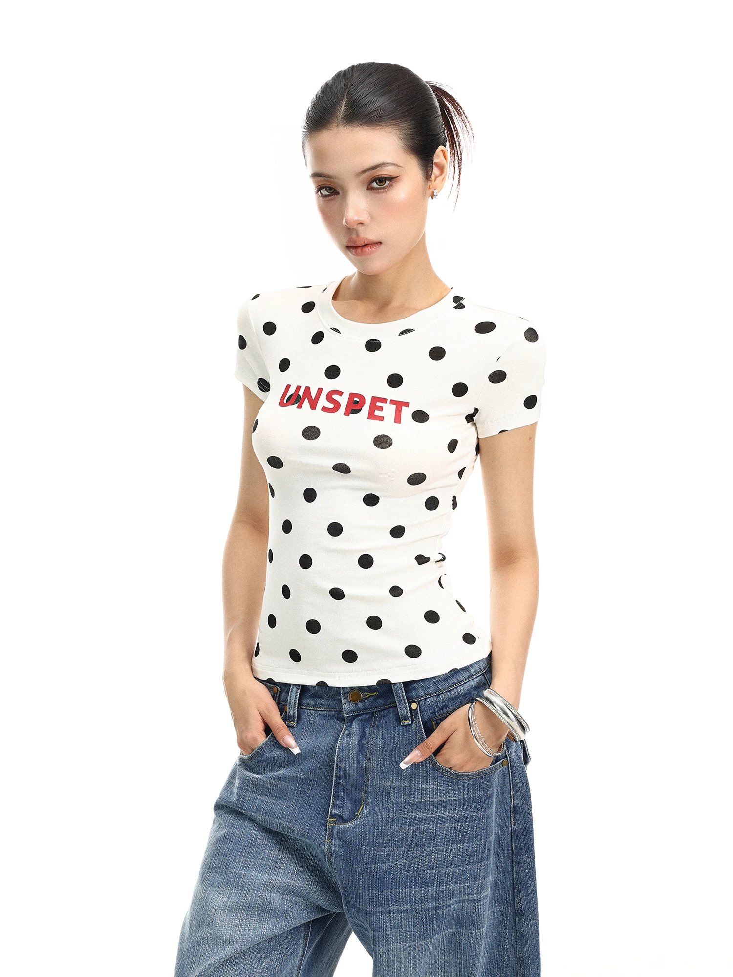 ドット柄プリントTシャツの魅力と実用性：レディースショートスリーブの季節別着用法