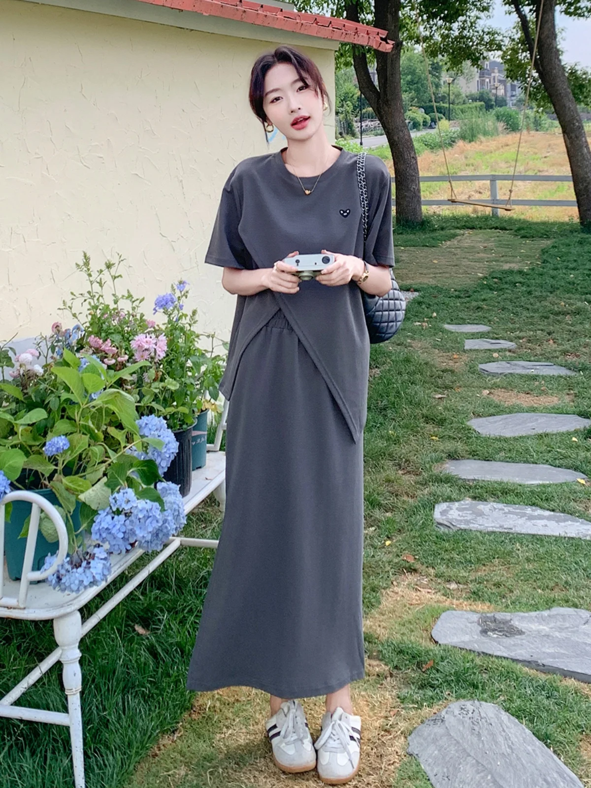 おじさん コーデで悩むなら、夏のシンプルセットアップが救う理由は？