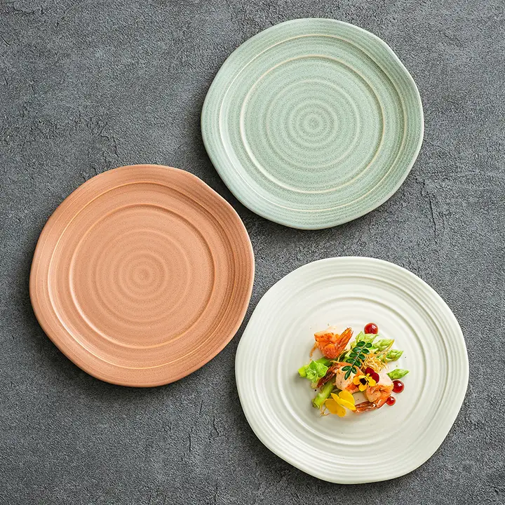 高級感ある陶器製の平皿【家庭用・西洋料理向け・美しいデザイン】