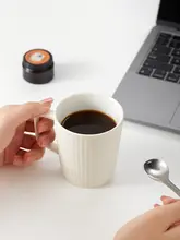 白色ストライプデザインの陶器製コーヒーカップ【シンプルスタイル・家庭用】