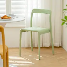 スタイリッシュな北欧デザインの食卓用チェア【積み重ね可能・厚手・空間に最適】