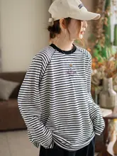 刺繍入りストライプデザインの春用ルーズフィットレディースインナー