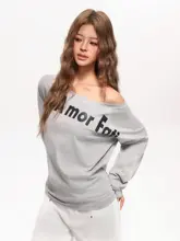 春用デザインのオフショルダー長袖Tシャツ【ゆったりフィット・斜め肩・女性用】
