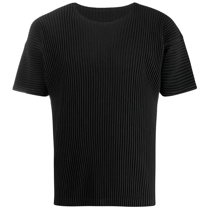 春コーデ メンズ 完全ガイド｜皺加工Tシャツで自然な日常感を演出