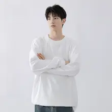 重厚感のあるコットン製白長袖Tシャツ【メンズ・春秋用・プレーンデザイン】