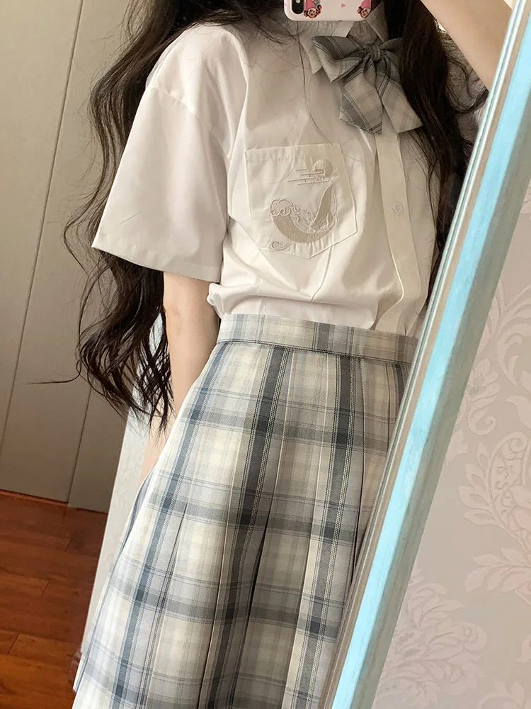 淡色系女子が選ぶべき制服スタイルは？アイスクリームとクジラのチェックスカートが答えになる