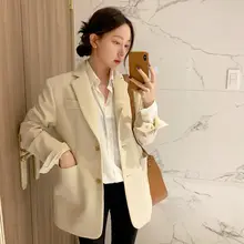 春秋用のゆったりとした中長丈ジャケット【米色・女性用・シンプルなデザイン】