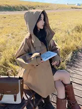 カキ色の感ある小柄向けトレンチコート【フード付き・カジュアルファッション】