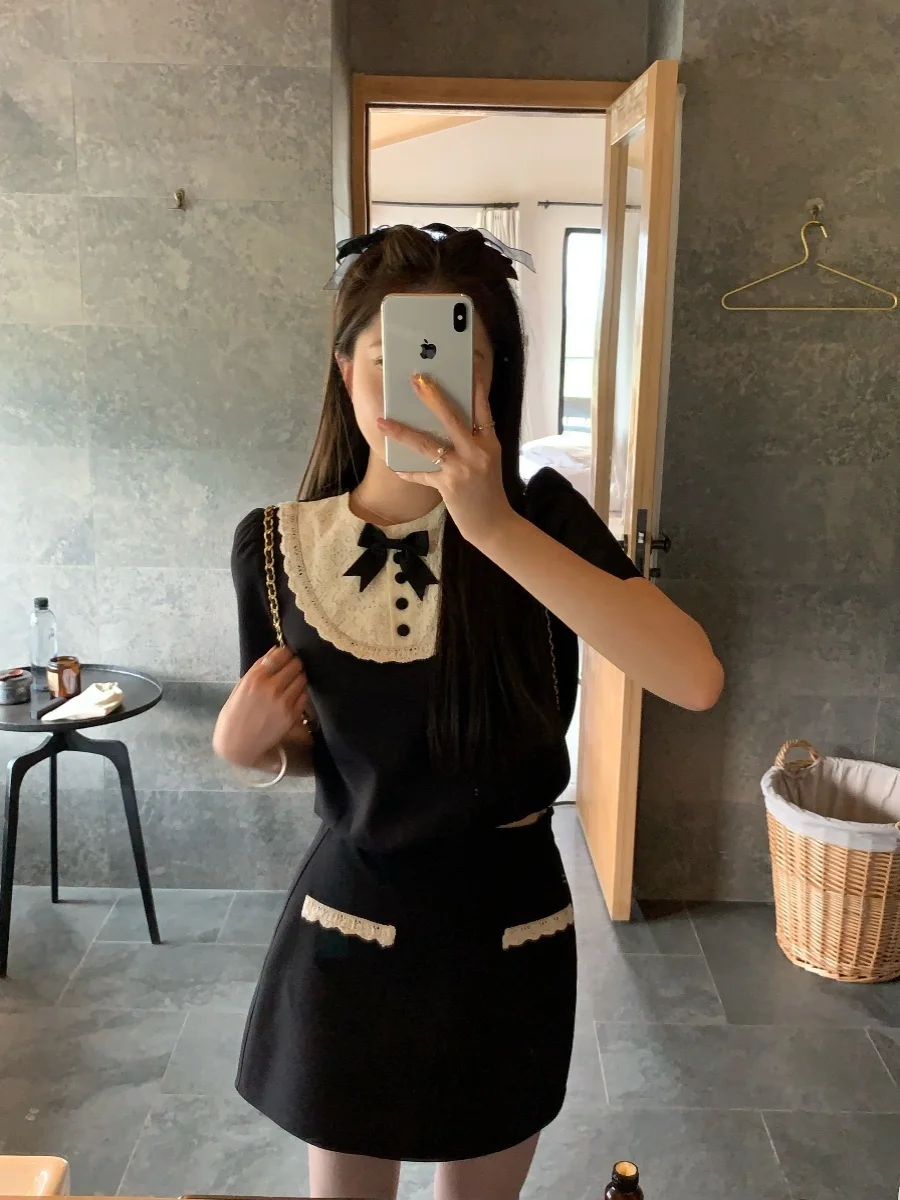 黒い小香風リボン付きトップと半袖スカートセット：2026円で女性に贈るおしゃれなエレガントなプレゼント